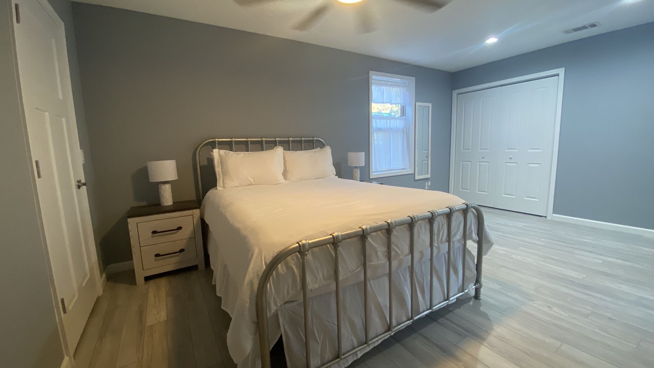 Photo of Bedroom in Lakeview