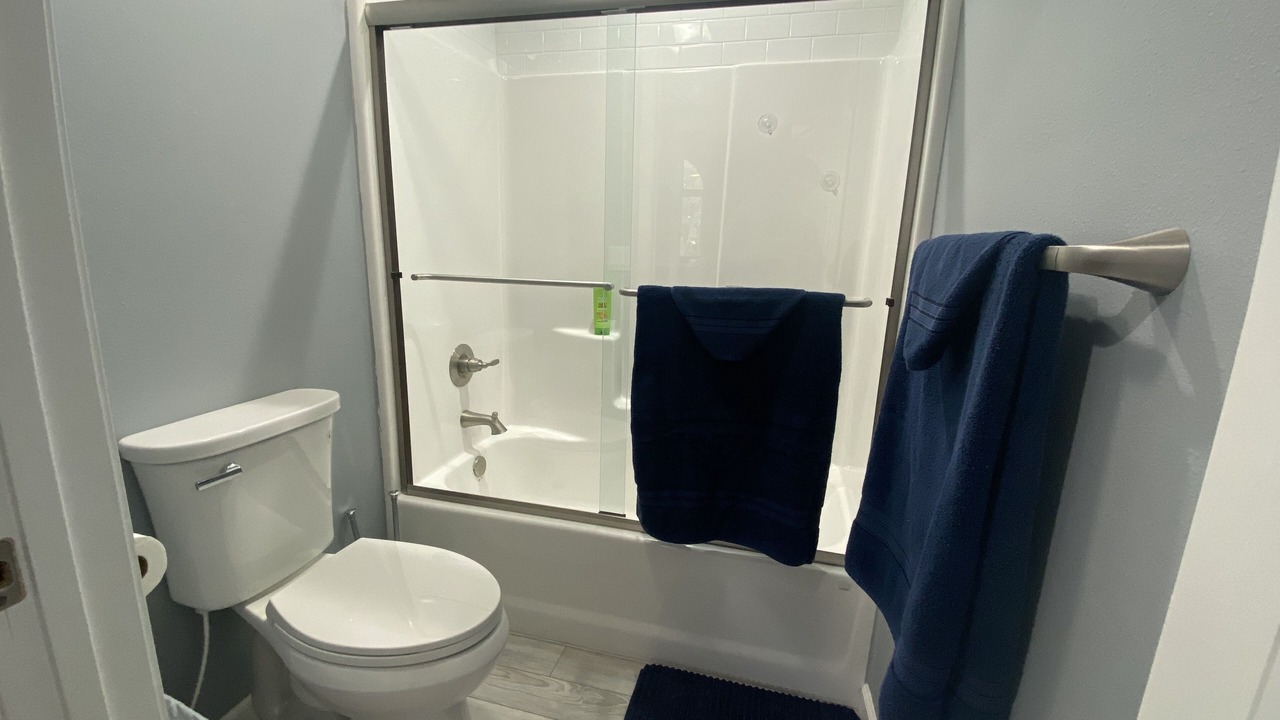 Photo of Bathroom in Lakeview