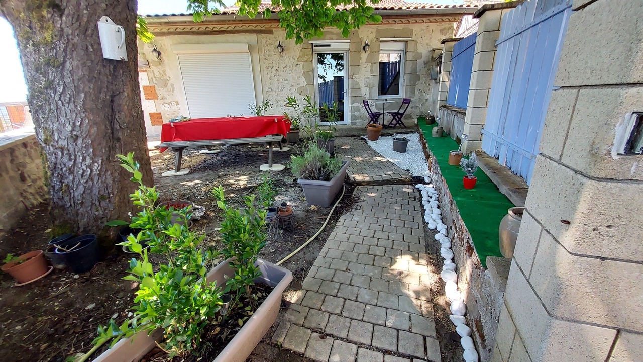 Photo of Patio Balcony in Montastruc