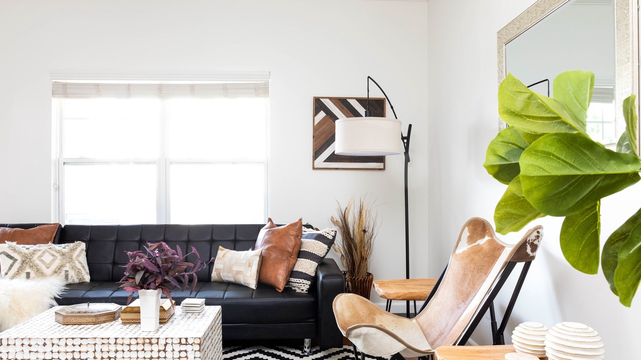 Photo of Livingroom in Hurwood Heights