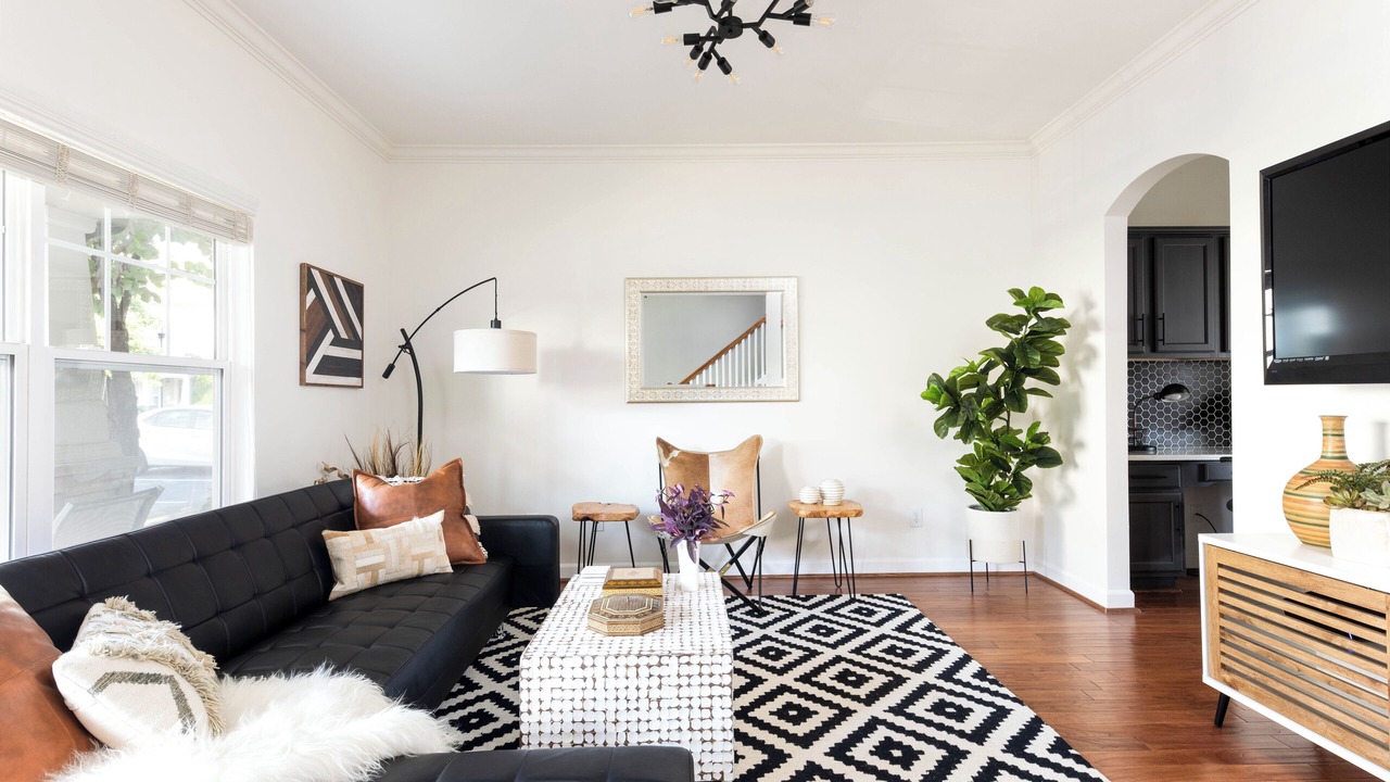 Photo of Livingroom in Hurwood Heights