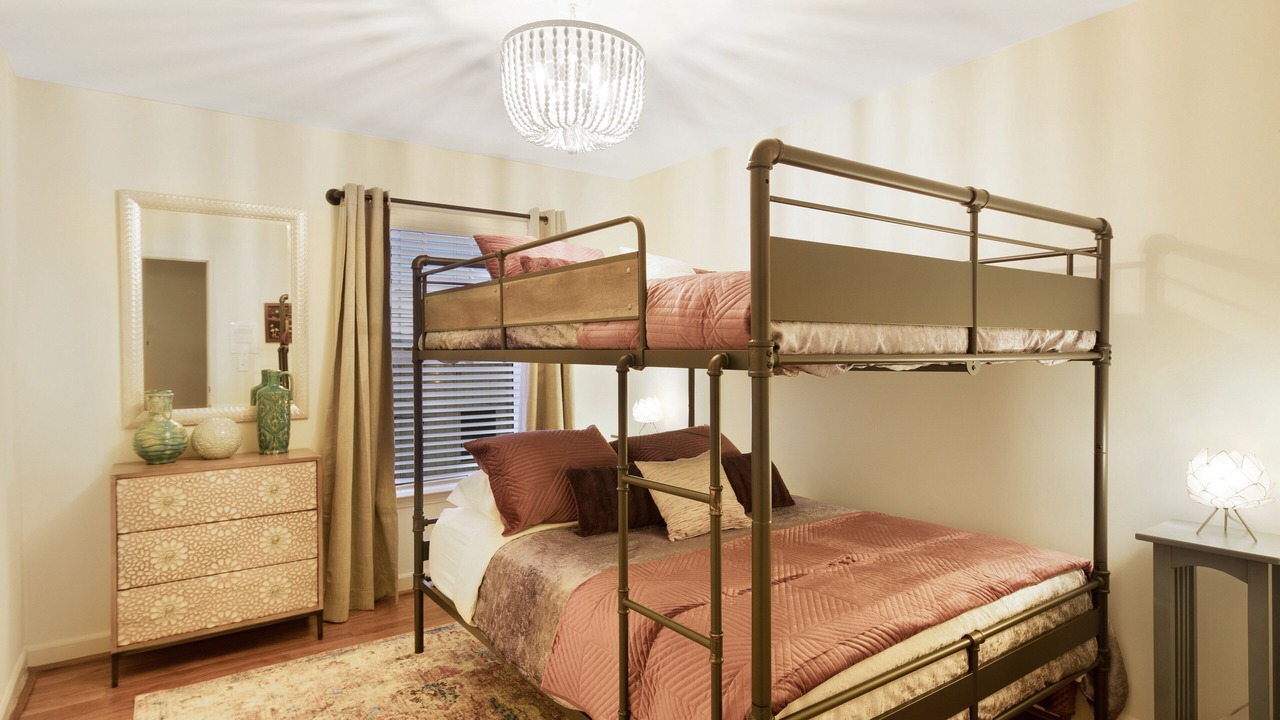 Photo of Bedroom in Hurwood Heights