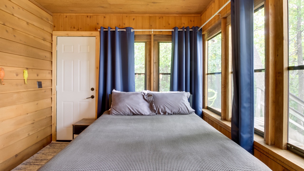 Photo of Bedroom in Alexandria