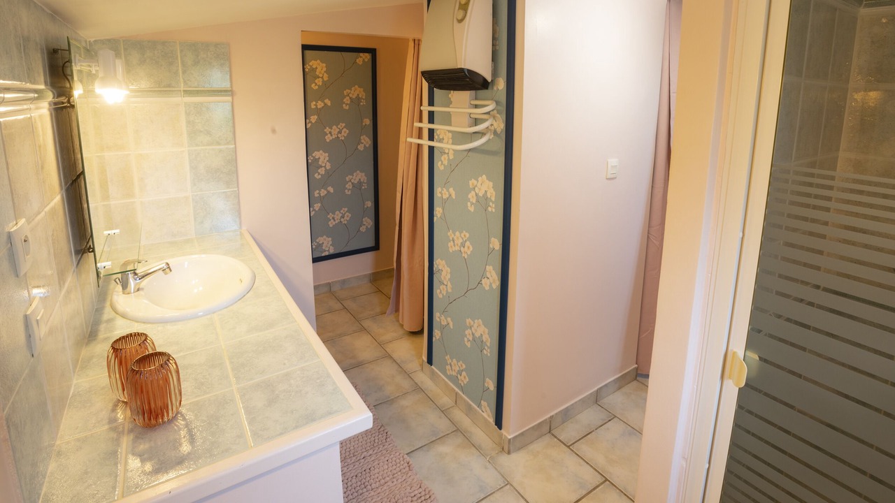 Photo of Bathroom in Saint-Martin-dOydes