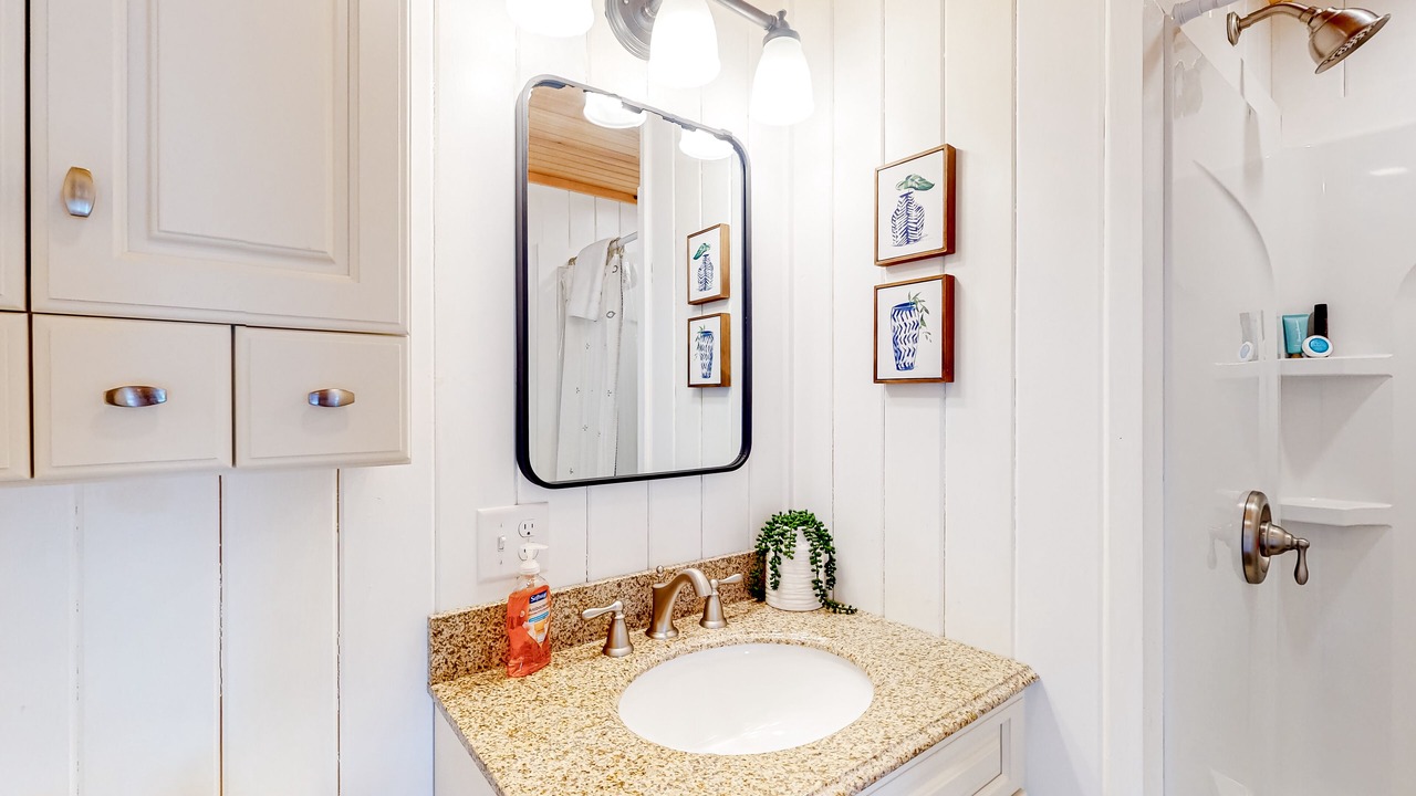 Photo of Bathroom in Tenants Harbor