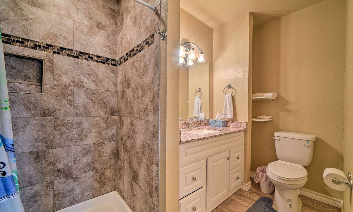 Photo of Bathroom in Dinero
