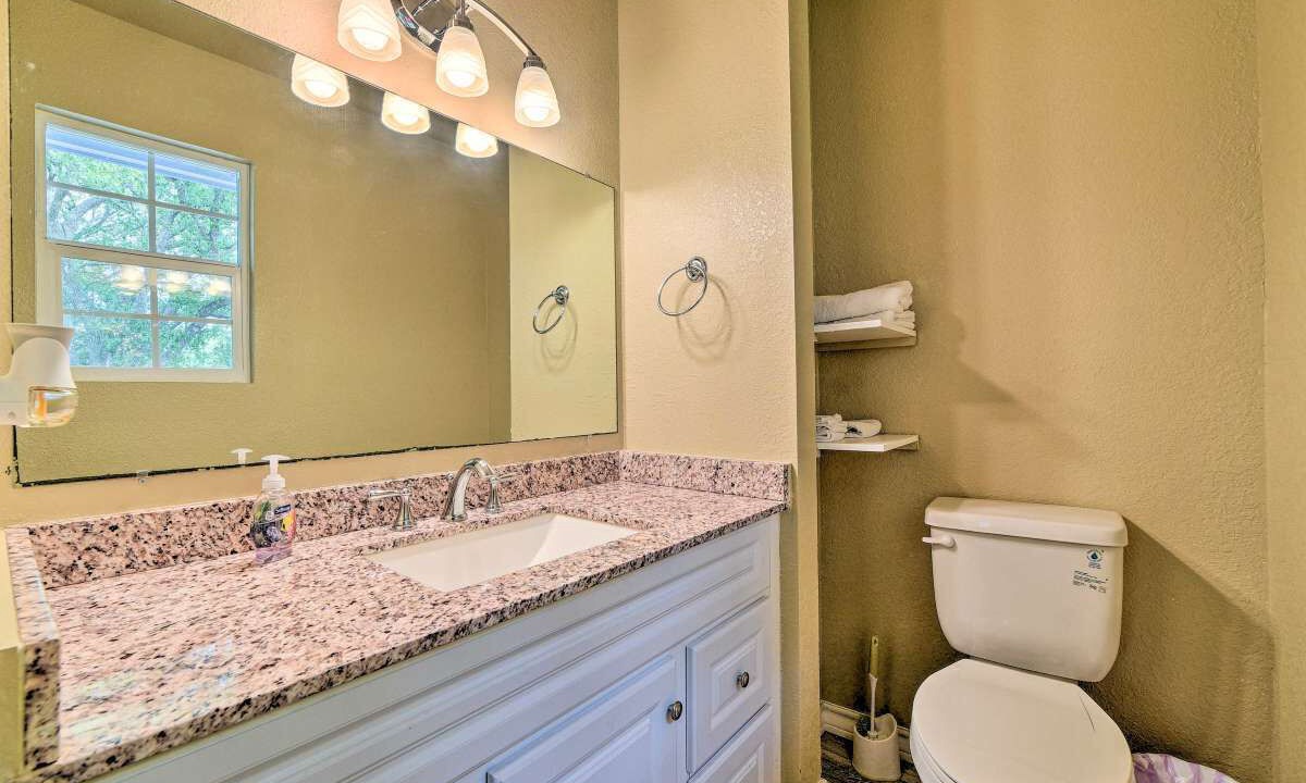 Photo of Bathroom in Dinero