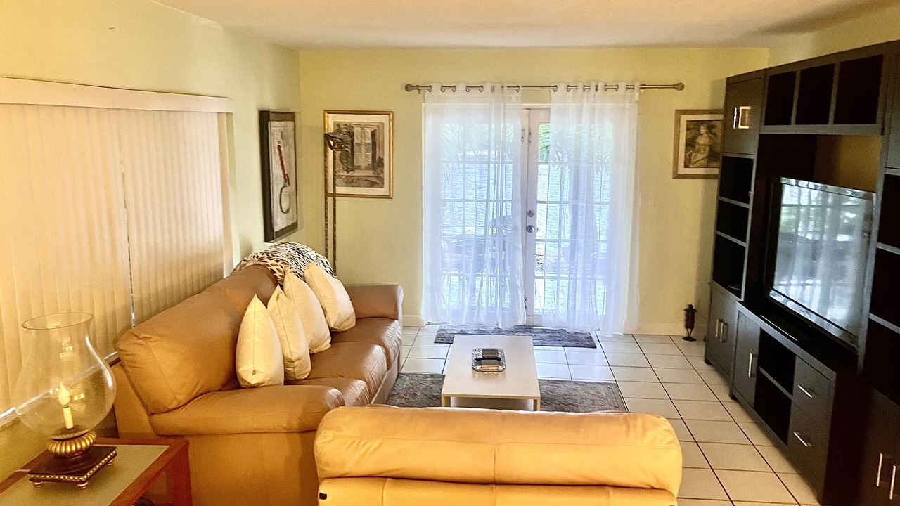 Photo of Livingroom in Deerfield Beach