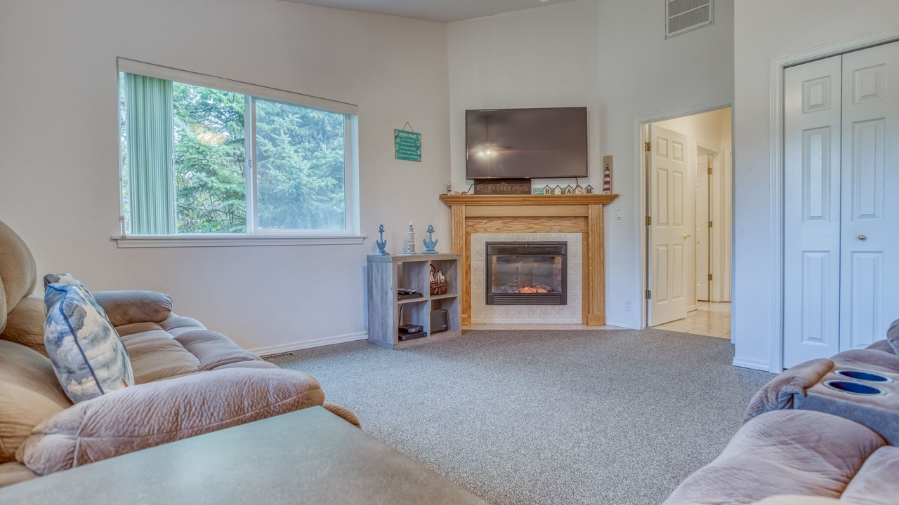Photo of Livingroom in Beverly Beach