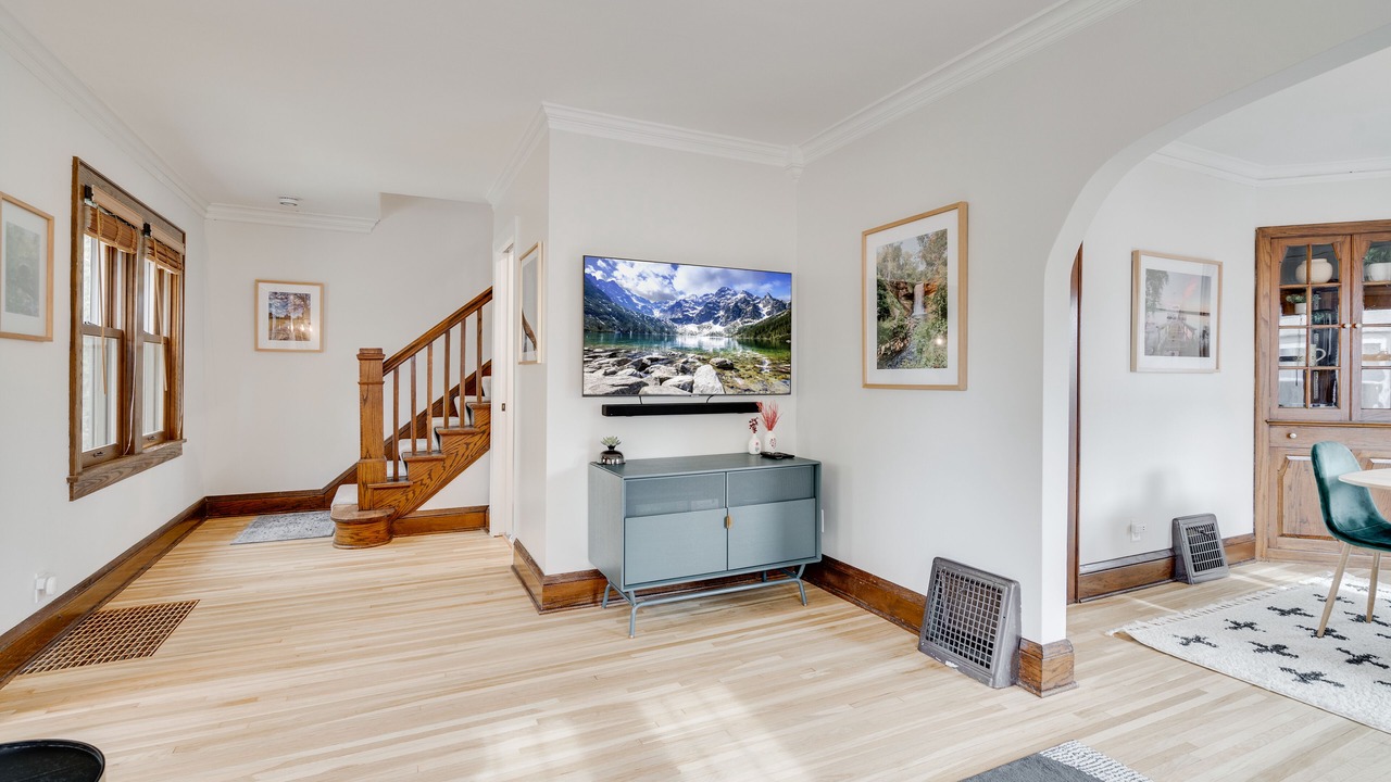 Photo of Bedroom in Hale