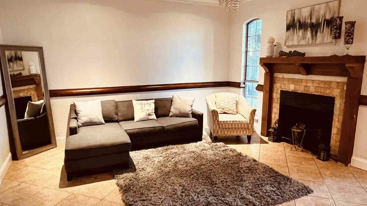 Photo of Livingroom in Southwest Arlington