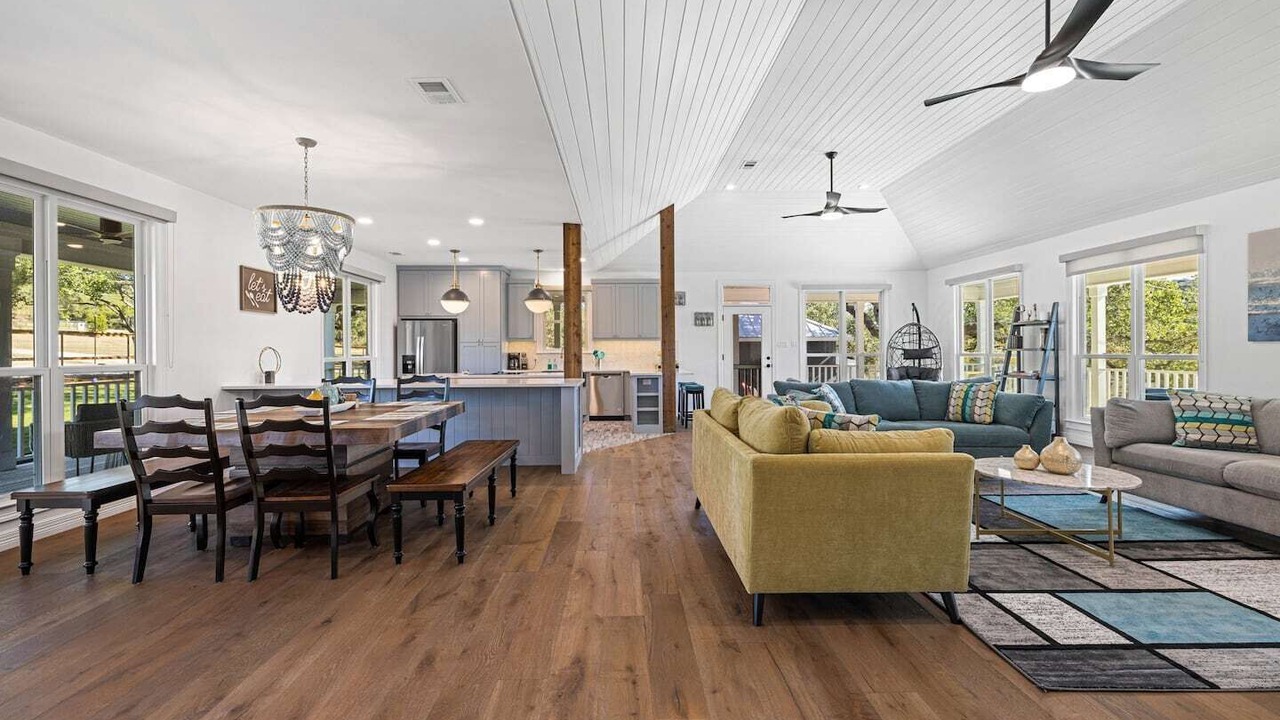 Photo of Livingroom in Leander
