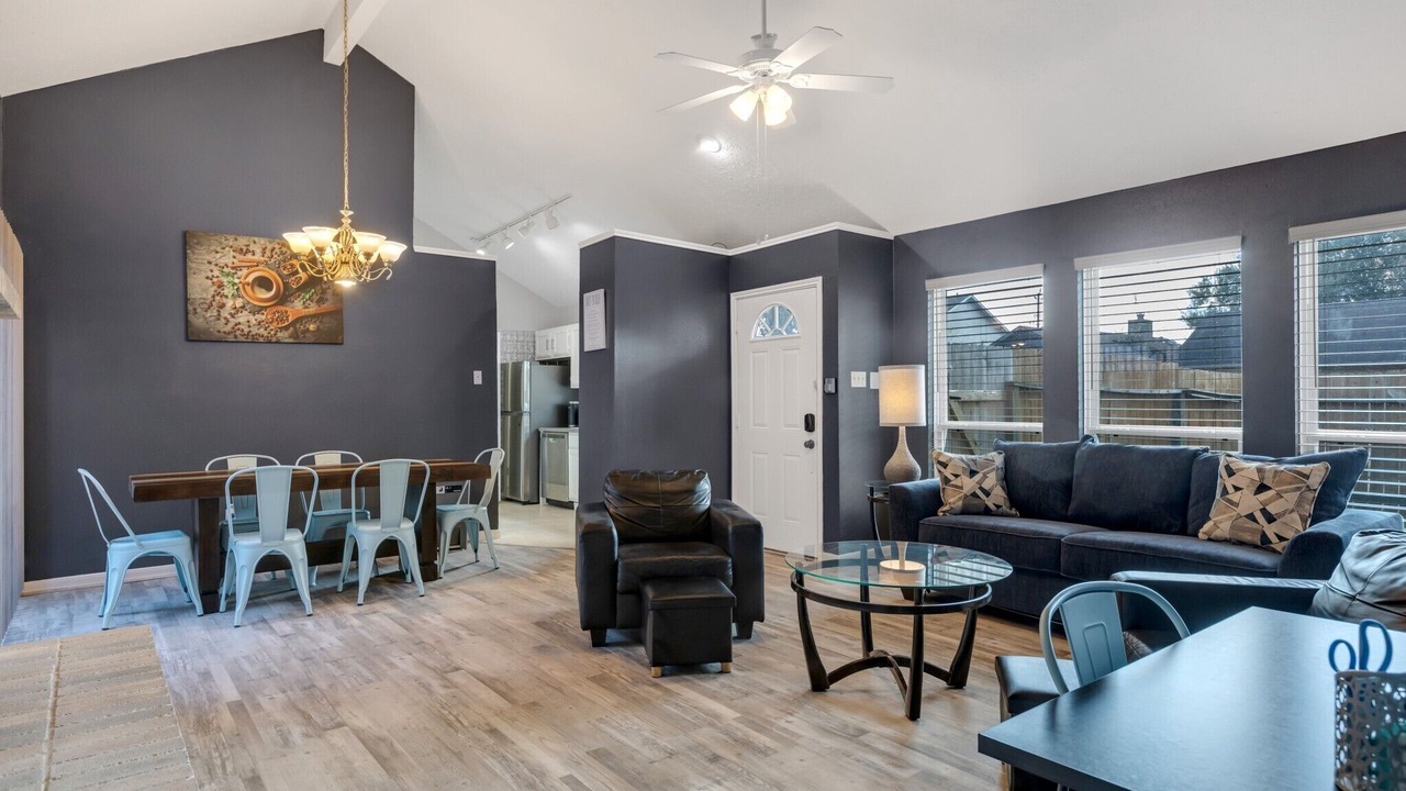 Photo of Livingroom in Greater Fondren Southwest
