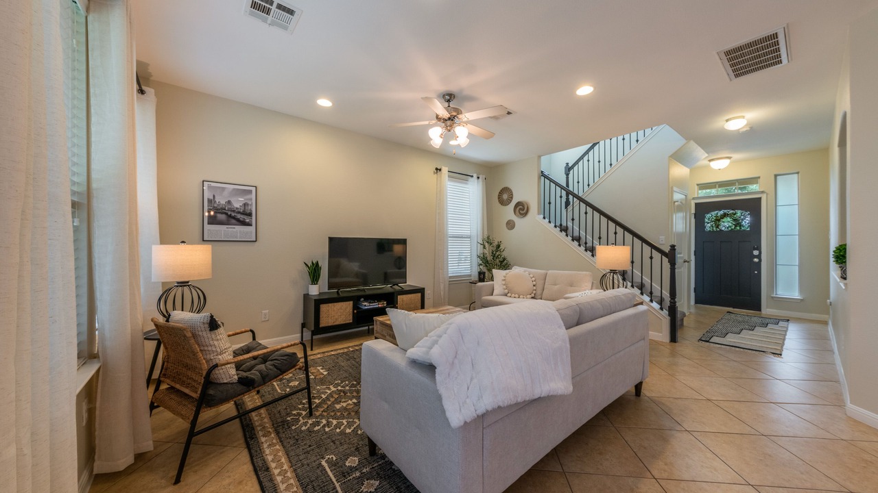 Photo of Livingroom in McNeil