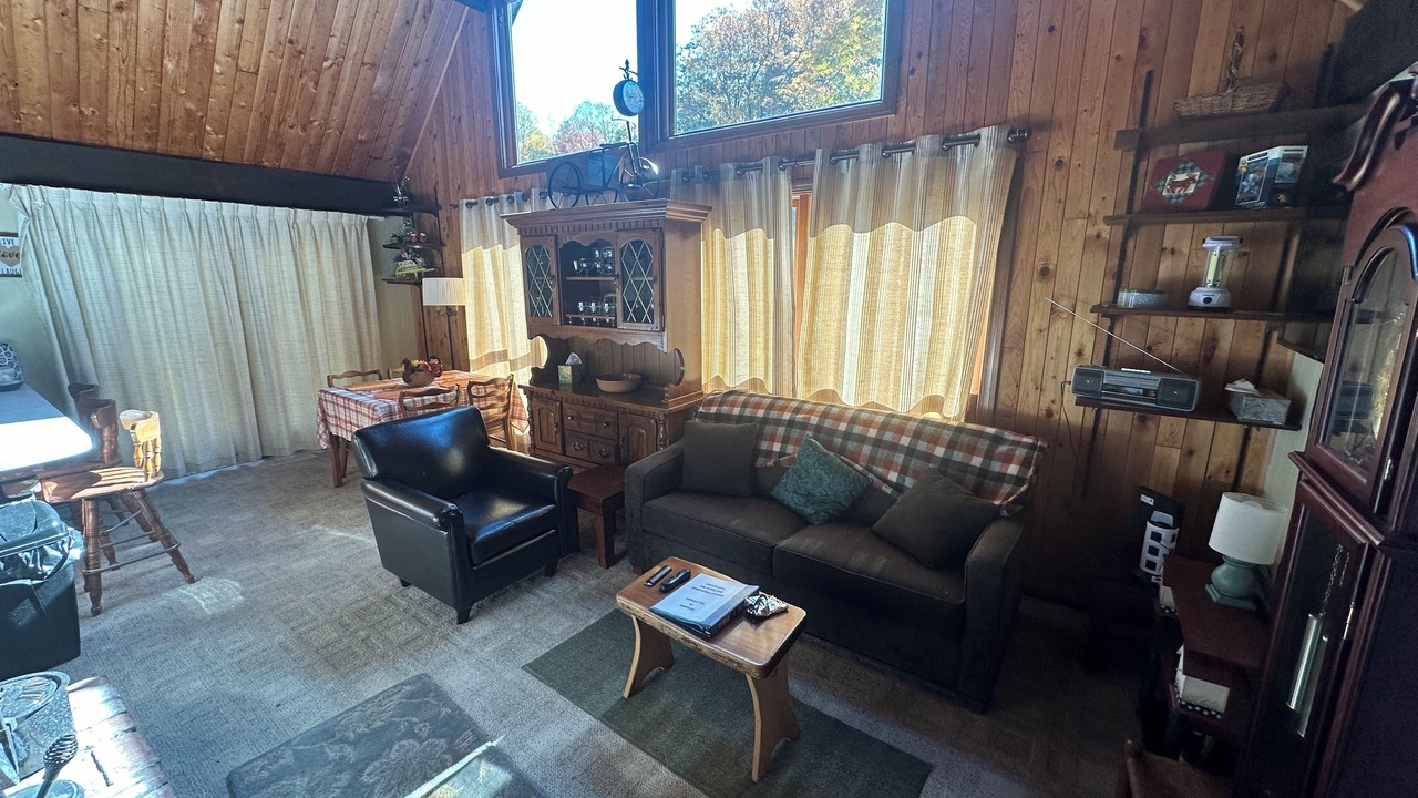Photo of Livingroom in White