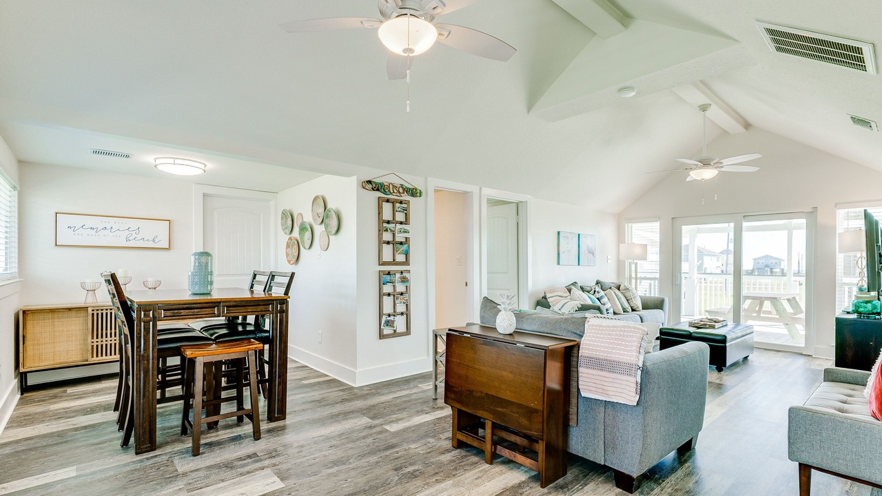 Photo of Livingroom in Terramar Beach