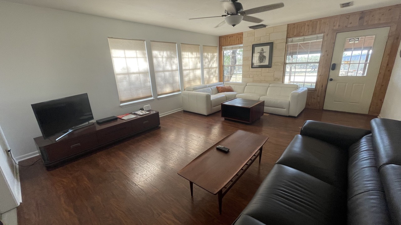 Photo of Livingroom in Rocksprings