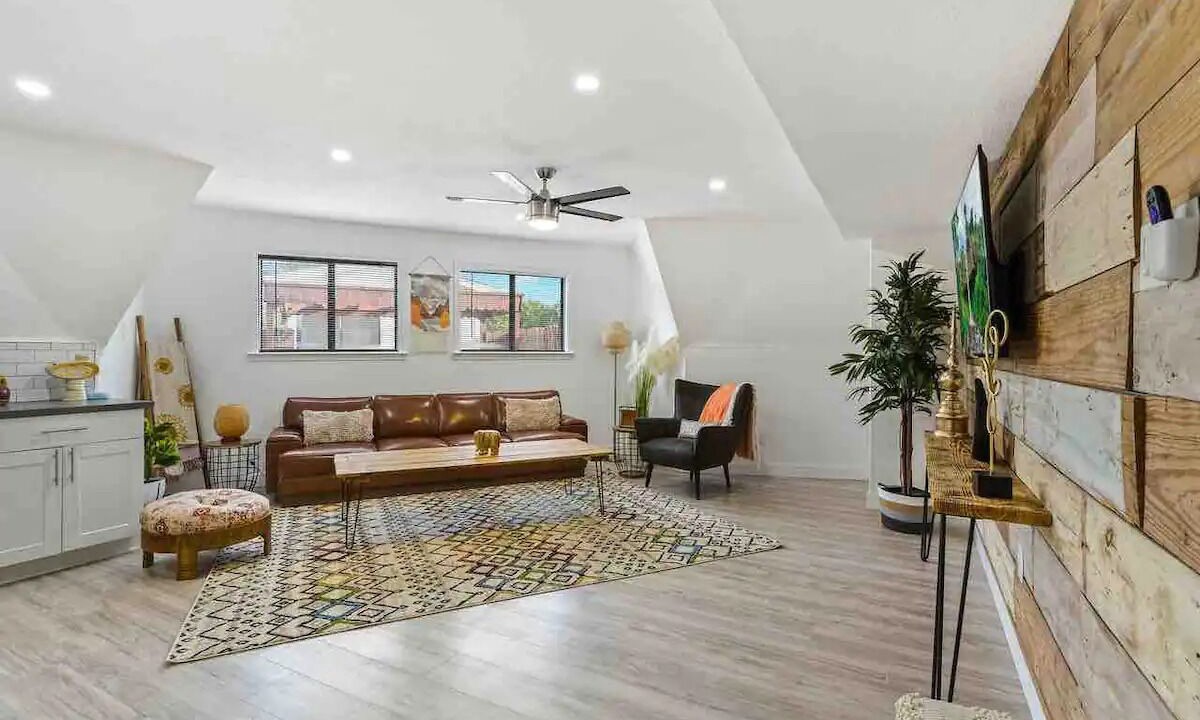 Photo of Livingroom in North Shore Colony