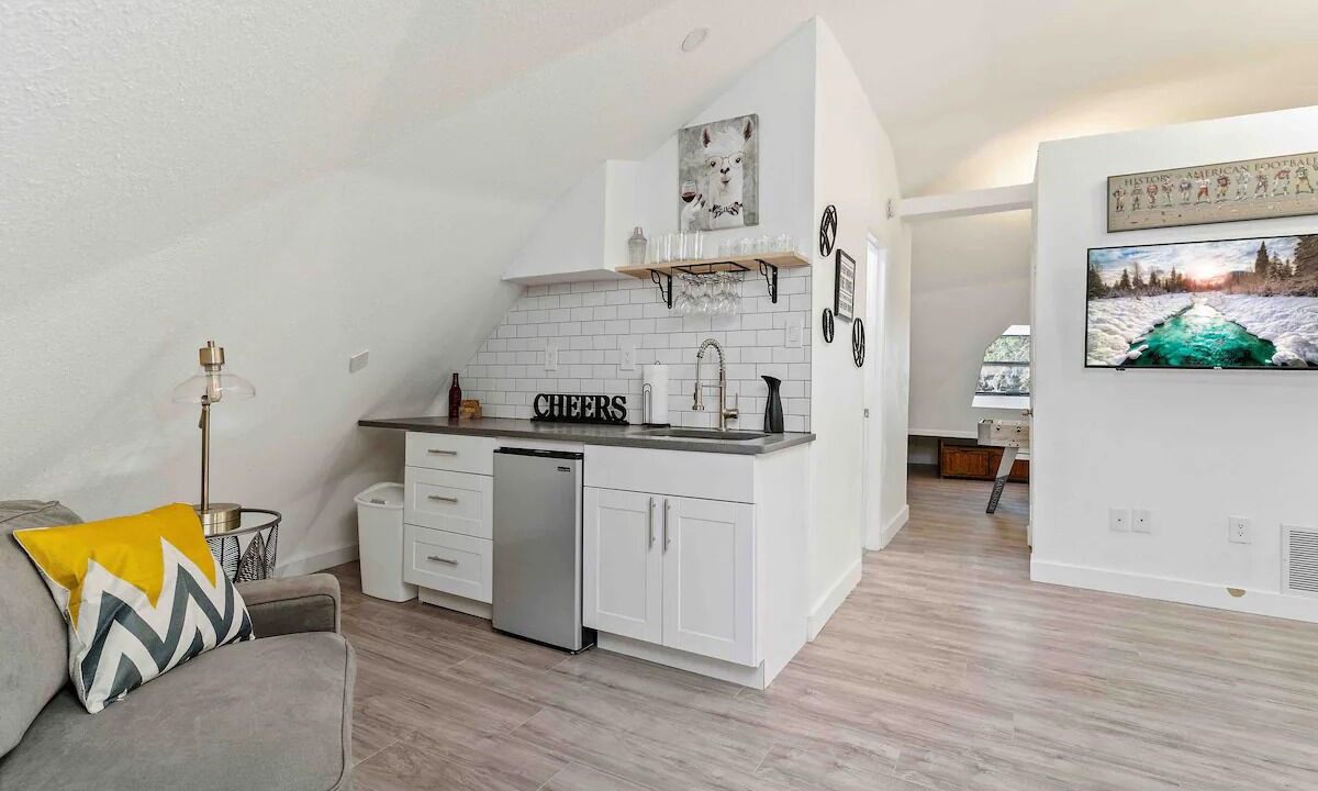 Photo of Livingroom in North Shore Colony