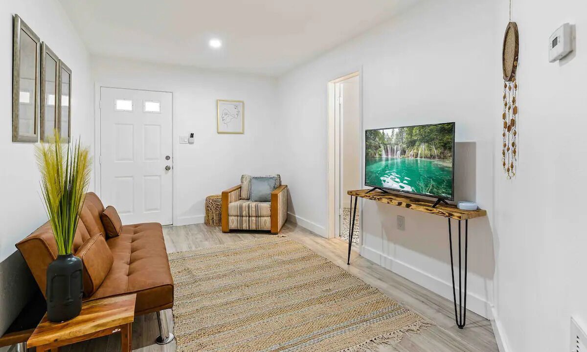 Photo of Livingroom in North Shore Colony