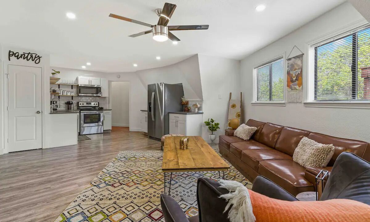 Photo of Livingroom in North Shore Colony