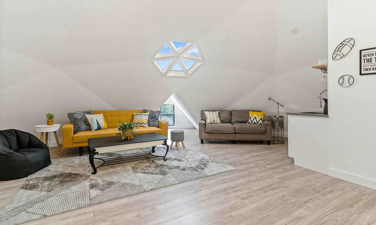 Photo of Livingroom in North Shore Colony