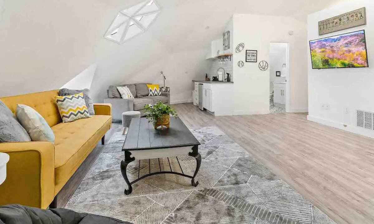 Photo of Livingroom in North Shore Colony