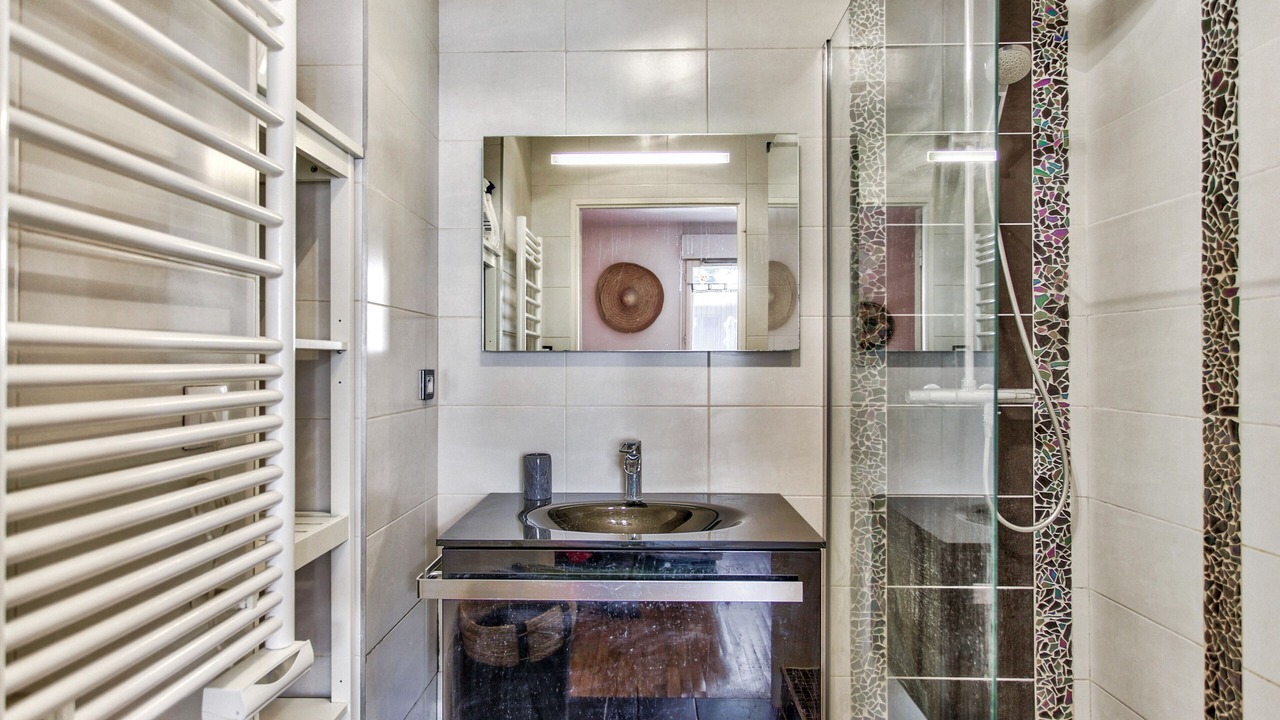 Photo of Bathroom in Quinze-Vingts