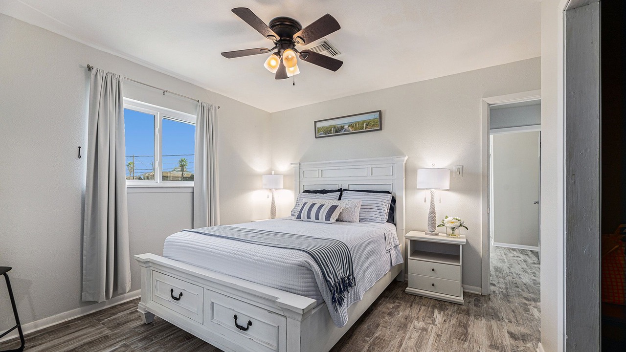Photo of Bedroom in El Lago
