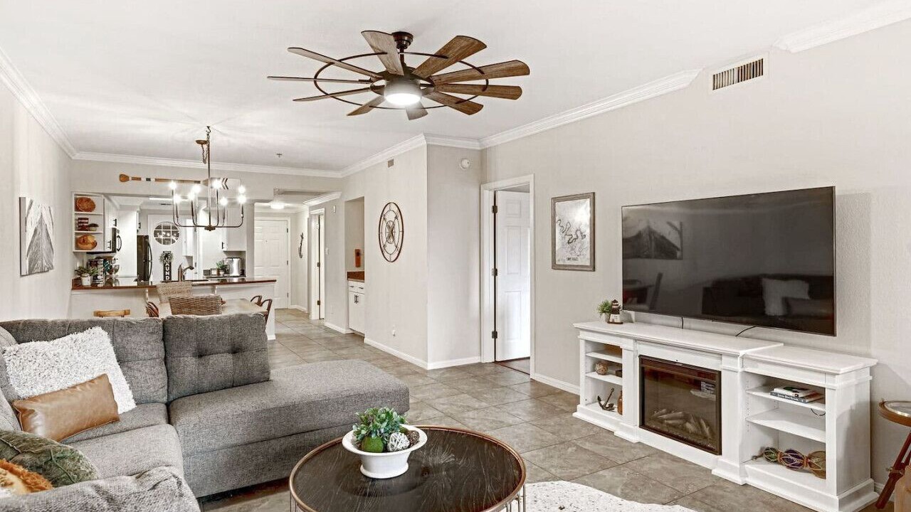 Photo of Livingroom in Highland Lake Estates