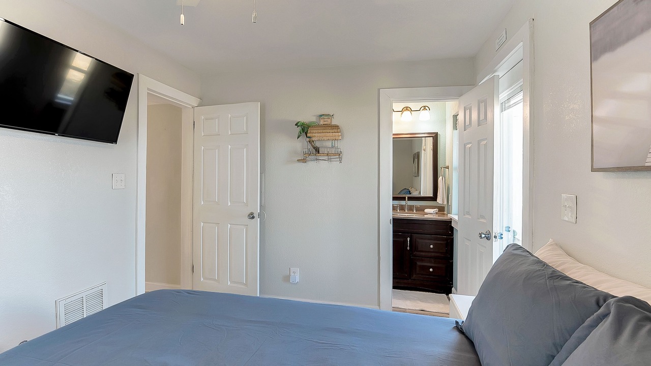 Photo of Bedroom in Chic's Beach