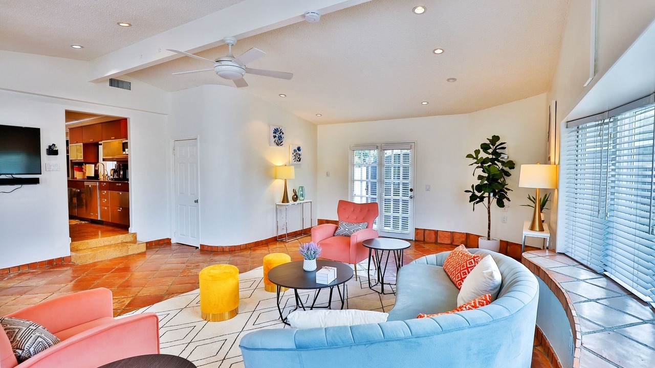 Photo of Livingroom in Orange