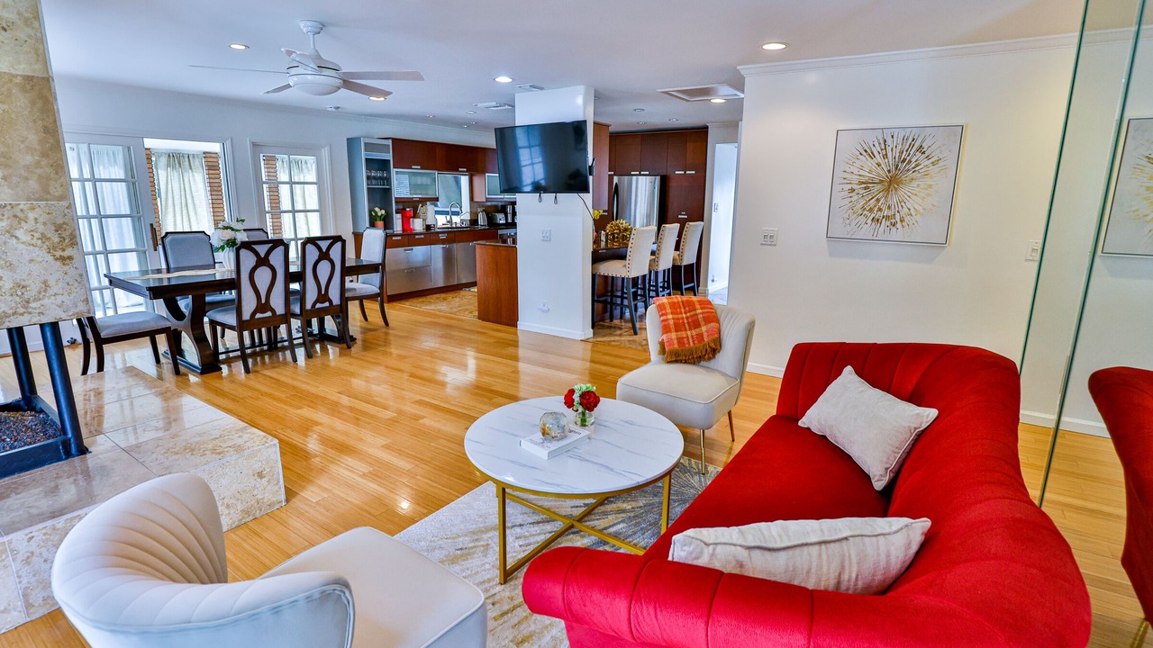 Photo of Livingroom in Orange