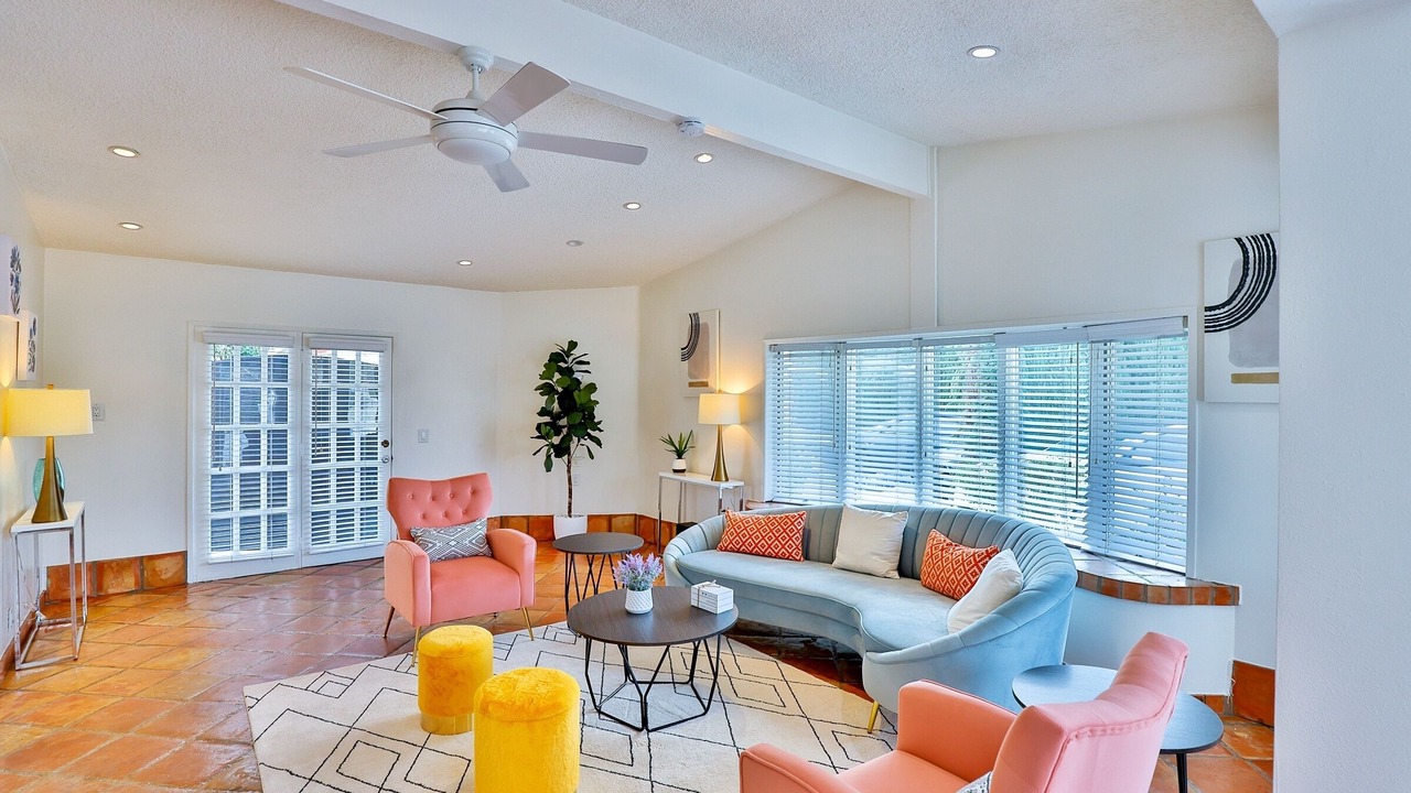 Photo of Livingroom in Orange