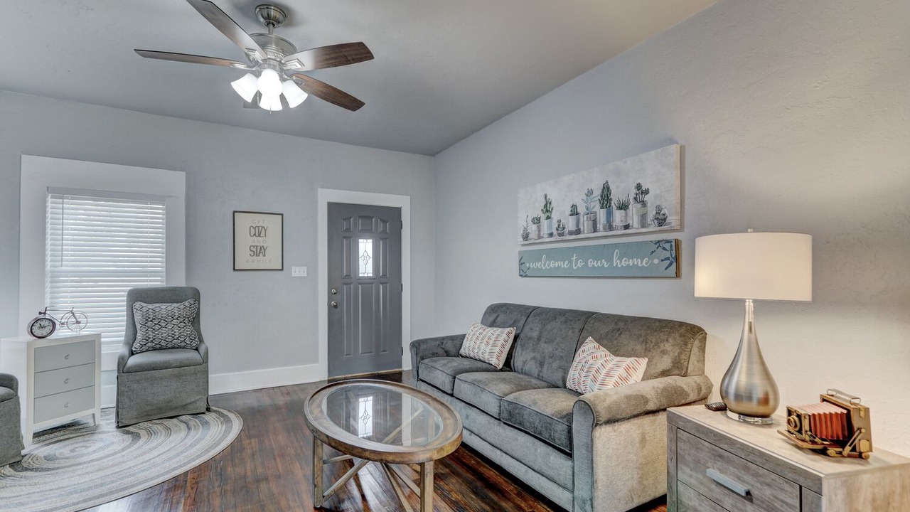 Photo of Livingroom in Edmond