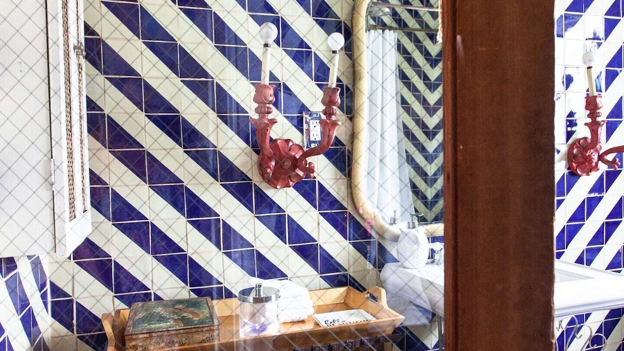 Photo of Bathroom in East Cesar Chavez