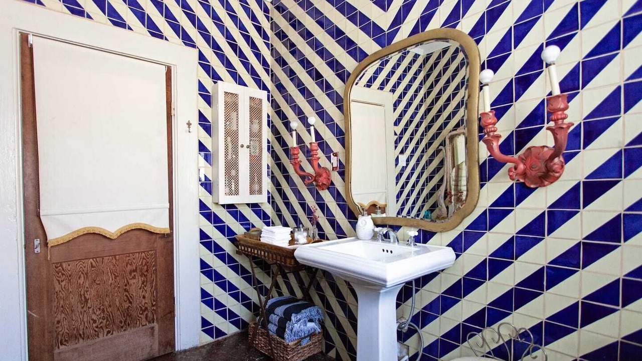 Photo of Bathroom in East Cesar Chavez