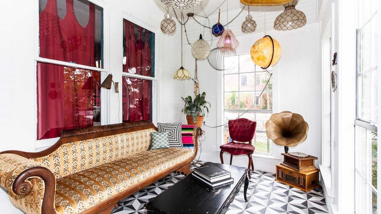 Photo of Livingroom in East Cesar Chavez