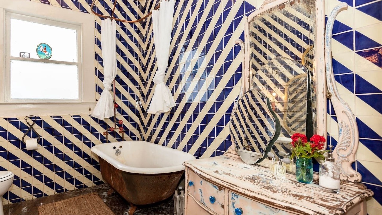 Photo of Bathroom in East Cesar Chavez