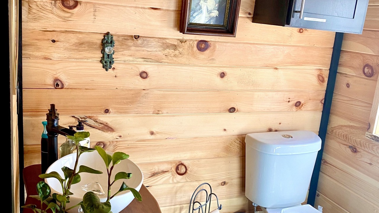 Photo of Bathroom in Flintstone