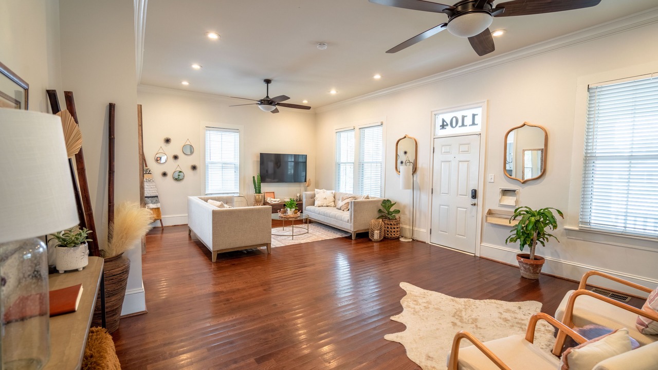 Photo of Livingroom in Downtown