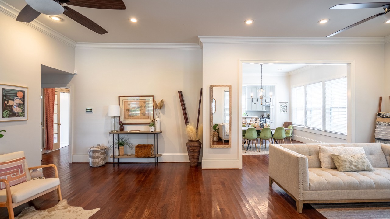 Photo of Livingroom in Downtown
