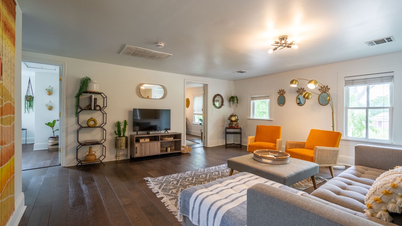 Photo of Livingroom in Downtown