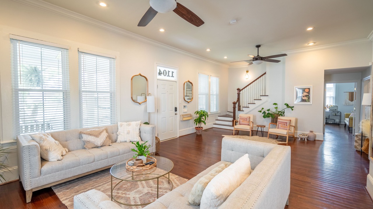 Photo of Livingroom in Downtown