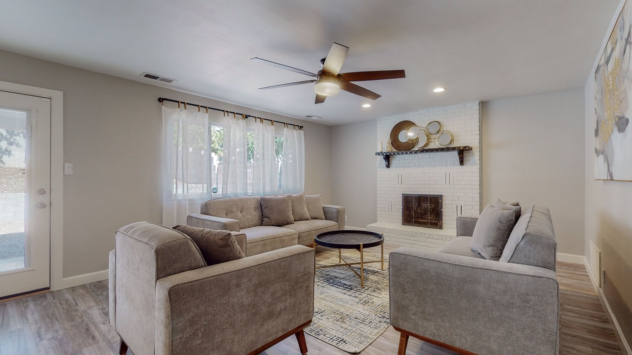 Photo of Livingroom in Northeast Heights