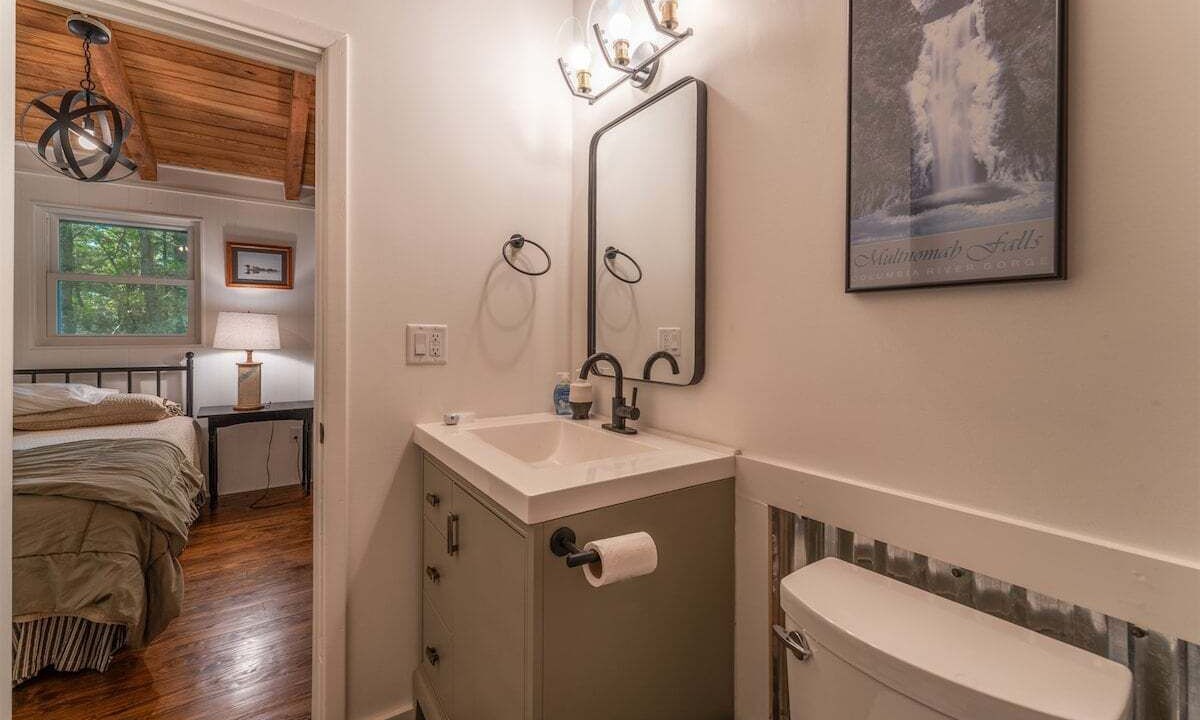 Photo of Bathroom in Cedar Mountain