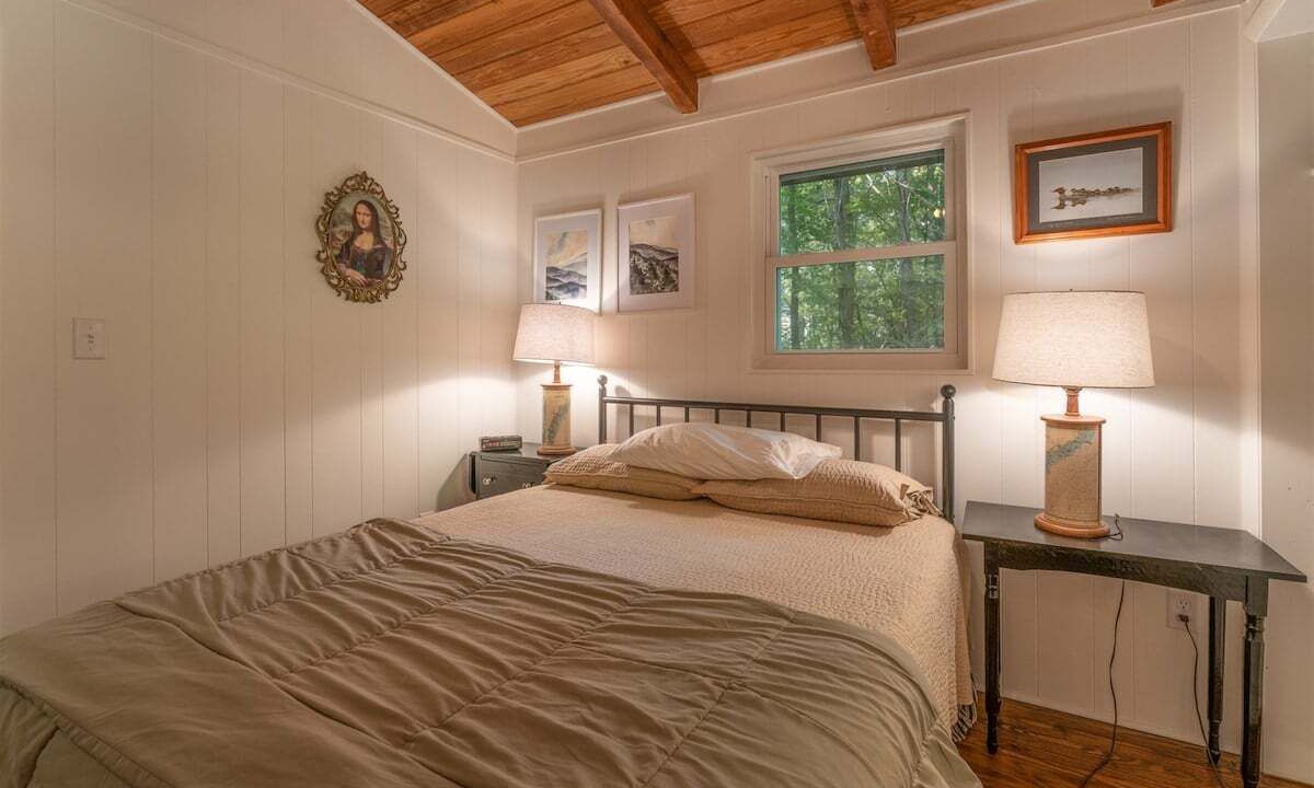 Photo of Bedroom in Cedar Mountain