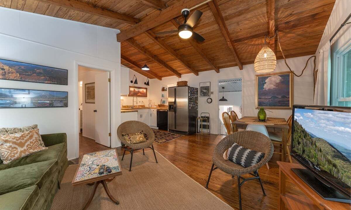 Photo of Livingroom in Cedar Mountain