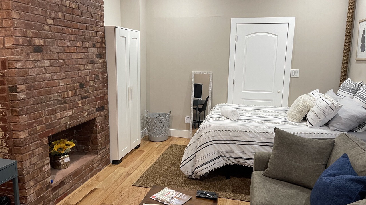 Photo of Bedroom in Cypress Hills