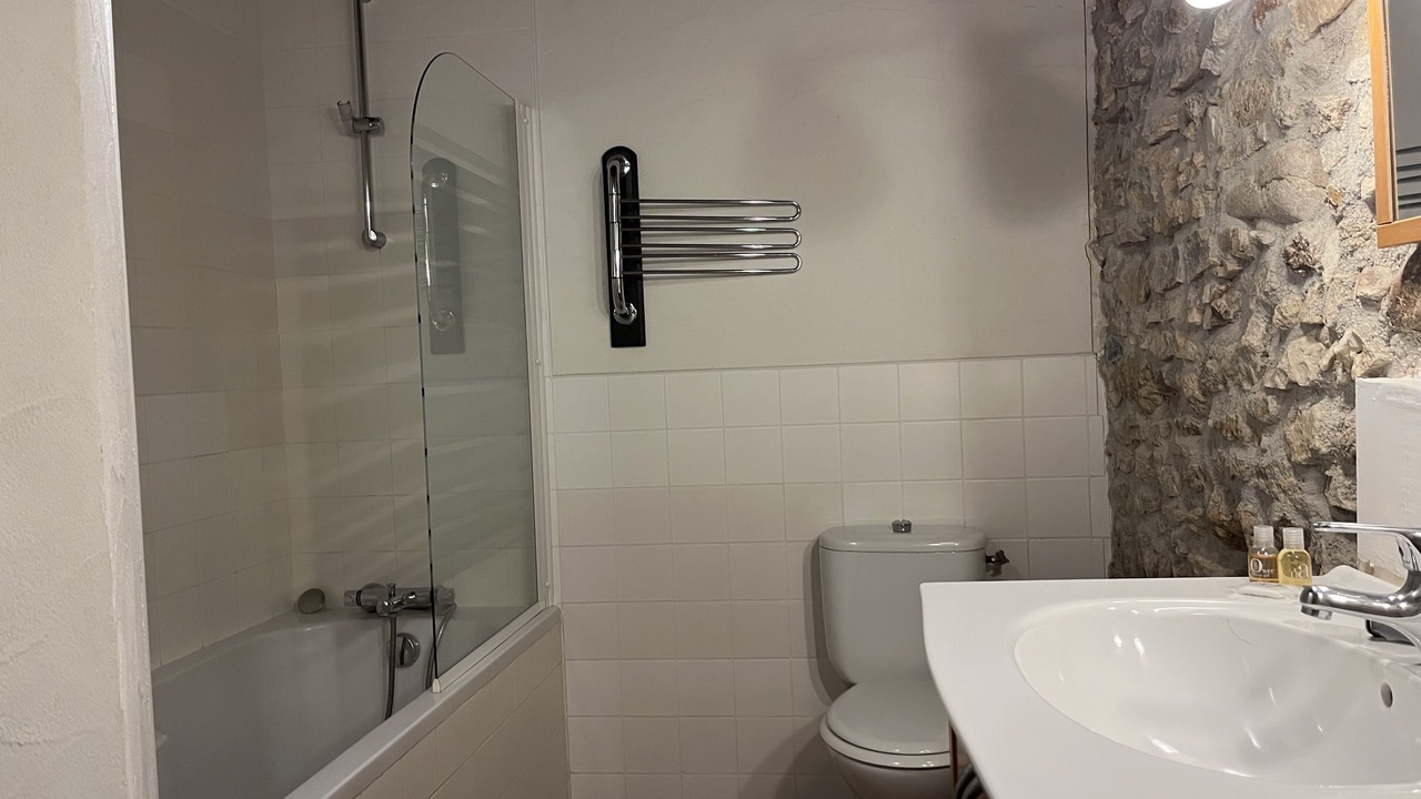 Photo of Bathroom in Cenne-Monestias